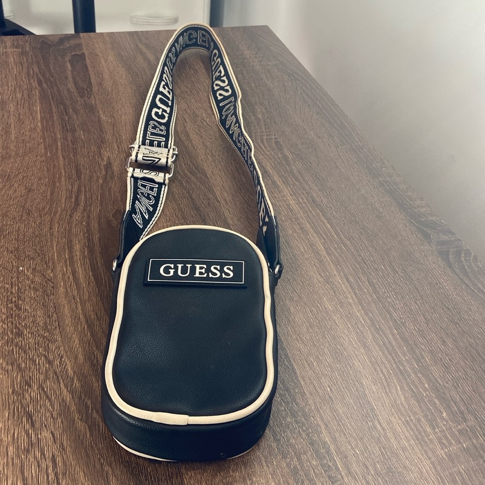 Guess Los Angeles Phone Case/Crossbody Purse